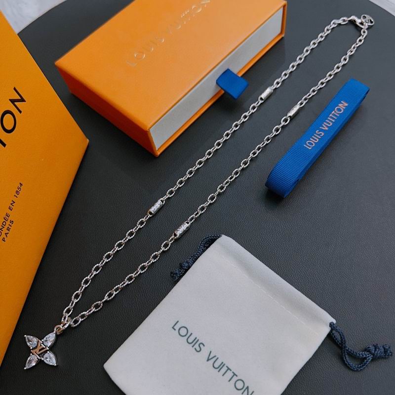 LV Necklace 03lyr536